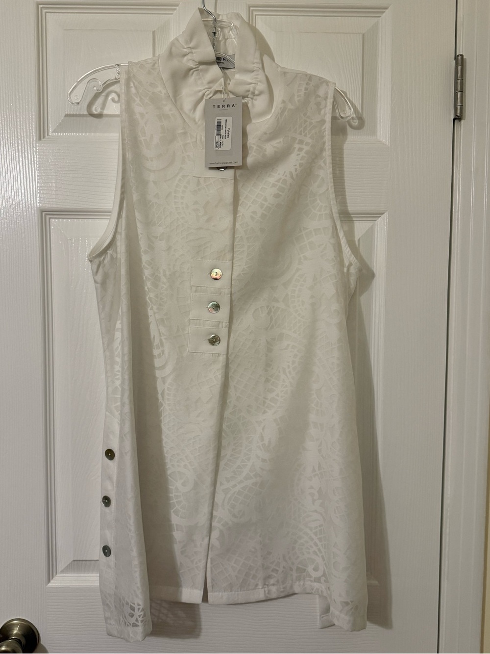 Terra Sleeveless White High-Neck Button Dress